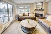 Bright Creekside 1BR:Pool, Balcony. Steps to Gondola!