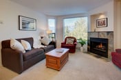 Bright Upper Village 1BRM:Pool, Balcony, Steps to Mtn. Sleeps 4!