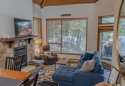 Bright Creekside 2BR:Walk to Creekside Gondola, Fireplace, Sleeps 7!