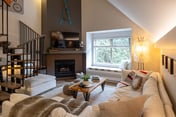Exquisite 3BR: Steps To Creekside Gondola, Fireplace, HotTub. Sleeps 8