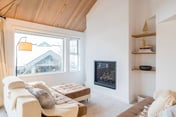 Luxury 4BR: 5 min to Vill, Fireplace, Free Parking, Sleeps 8!