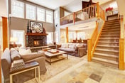 Luxury 5BR Home:Sleeps 10, Private Hot Tub-Near Vill w/ free parking
