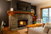 Spacious 1.5BR: Sleeps 4, Balcony, Private Hot Tub.
