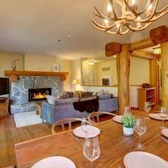 Alpine 3BR/3BA: Pool, Balcony, BBQ. 5 Mins to Vill! Sleeps 6
