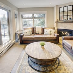 Bright Creekside 1BR:Pool, Balcony. Steps to Gondola!