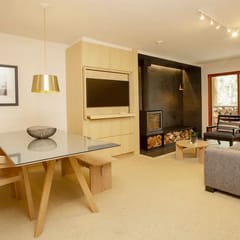 Cozy 1.5 BRM: Balcony, 5 min to Vill. Sleeps 4!