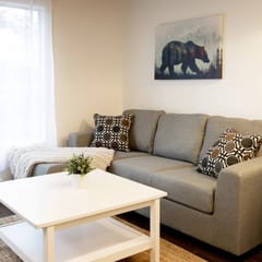Cozy 1BR & Loft: Sleeps 4, Walk to Mtn. and Lake