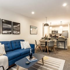 The Aspens 1BRM: Pool, Hot Tub, Sleeps 4. Steps to Mtn.