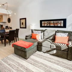 Bright Upper Vill 1BR:2 Min Walk to Lift! Sleeps 4