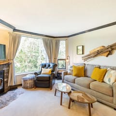 Upper Vill 1BRM: Pool, Bike storage, Steps to Mtn! Sleeps 4
