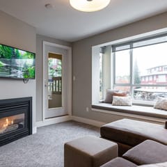 Whistler Center 1BR:Walk To Gondola, Fire, Hot Tub -Sleeps 4.