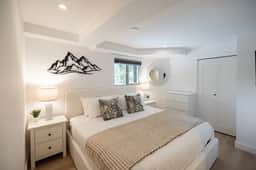 Bright Renovated 2BR:Walk to Creekside Gondola, NEW Hot Tub, Fireplace, Sleeps 6! - Image 5