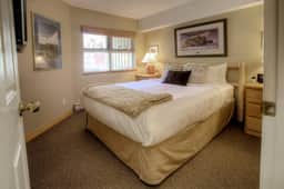 Cozy Creekside 1BR:Steps to Creekside Gondola, Fireplace, Hot Tub! - Image 2