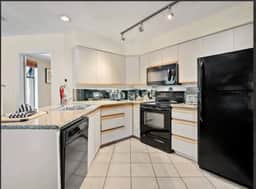Mountain Escape: 2BR Family Friendly, Fireplace, Hot tub, 5 mins to Village! - Image 5
