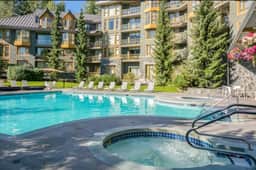 Whistler Village Studio-Pool, Hot Tub, Gym. Steps to Gondola!