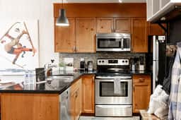 Comfy 1BR: Sleeps 4 with AC. Walk to Everything!