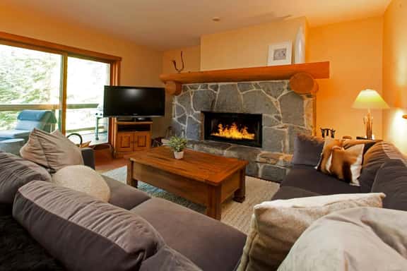 Alpine 3BR/3BA:5 Min Walk to Ski-in/Out Trailhead. Fire & Hot Tub - Sleeps 6! - Image 1