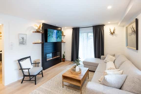 Bright 2BR: Walk to Mtn. & Lake. Pool & NEW Hot Tub. - Image 1