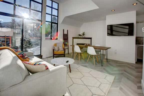 Bright Whistler Vill 1BRM: Walk to Everything, Sleeps 4. - Image 1