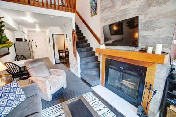 Cozy Lofted 1BRM: Fireplace, NEW Hot Tub-Walk to Gondola & Lake! - Image 1