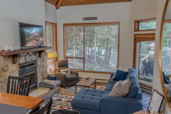 Bright Creekside 2BR:Walk to Creekside Gondola, Fireplace, Sleeps 7! - Image 1