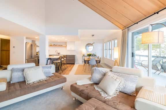 Luxury 4BR: 5 min to Vill, Fireplace, Free Parking, Sleeps 8! - Image 1