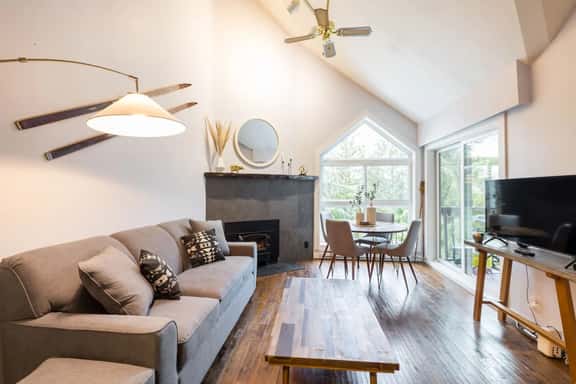 Stunning Creekside 1BRM:Walk to Gondola, Fireplace, Free Parking! Sleeps 4. - Image 1