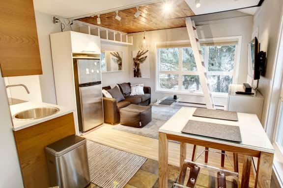 Bright Tree-Top 1BR: Walk to Creekside Gondola, Lake & Shops. Sleeps 3! - Image 1
