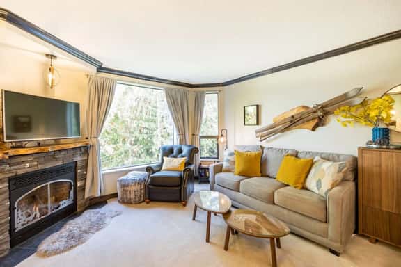 Upper Vill 1BRM:Walk to Ski-In/Out, Fireplace, Hot Tub, Sleeps 4! - Image 1