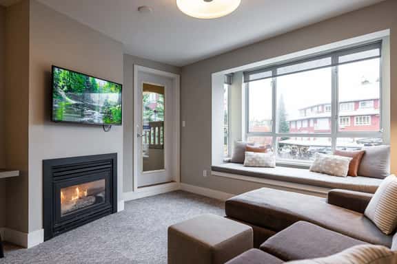 Whistler Center 1BR:Walk To Gondola, Fire, Hot Tub -Sleeps 4. - Image 1