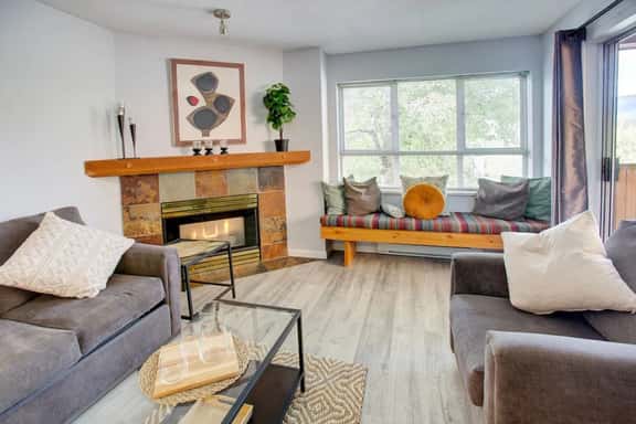 Whistler Vill Center: 1BRM, Balcony, Walk to Mtn! - Image 1