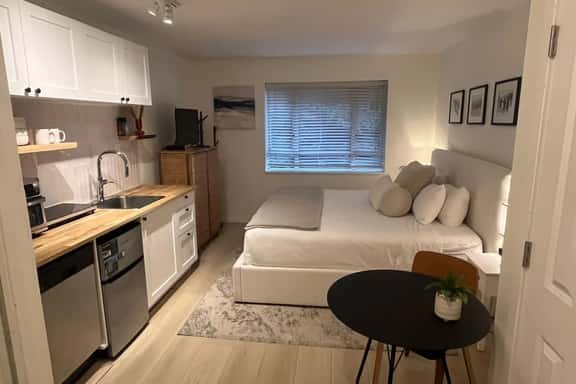 Whistler Vill Studio: Steps to Whistler Gondola, Hot Tub, Sleeps 2! - Image 1
