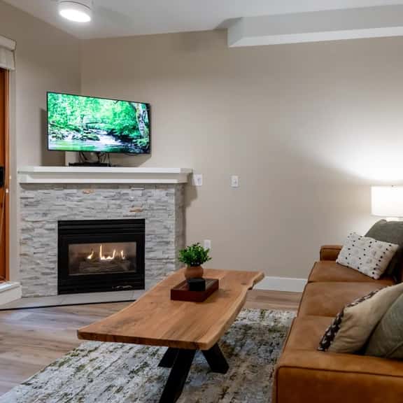 Whistler Vill 2BR: Pool, Hot Tub, Balcony, Free Parking. Walk to Everything - Image 1