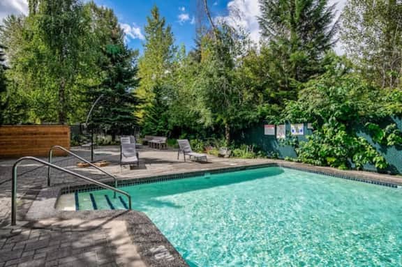 Bright Creekside 2BR:Steps to Gondola & Lake w/ Pool & Balcony!