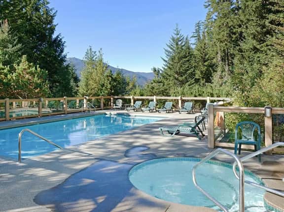 Cozy 1.5 BRM: Pool, Balcony, 5 min to Vill. Sleeps 4!