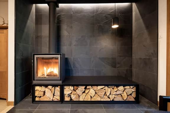 Cozy 1.5 BRM: 5 Min Walk to Ski-in/Out Trailhead. Fireplace, Hot Tub, Sleeps 4! - Image 2