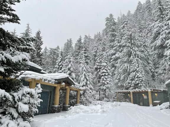 Cozy 1.5 BRM: 5 Min Walk to Ski-in/Out Trailhead. Fireplace, Hot Tub, Sleeps 4! - Image 4