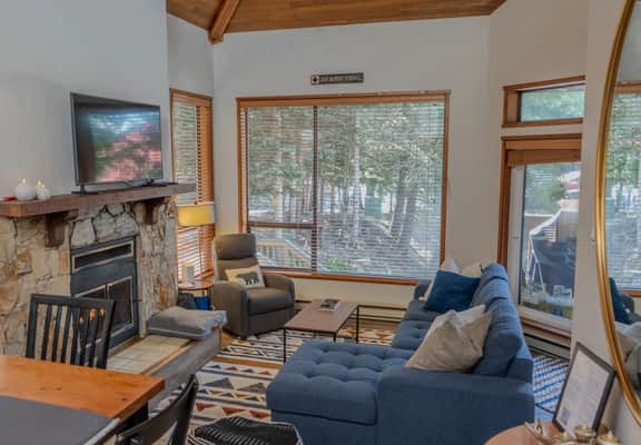 Bright Creekside 2BR:Walk to Creekside Gondola, Fireplace, Sleeps 7! - Image 2
