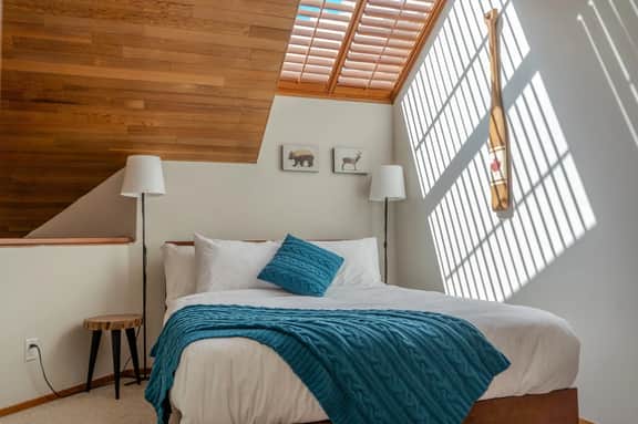 Bright Creekside 2BR:Walk to Creekside Gondola, Fireplace, Sleeps 7! - Image 3