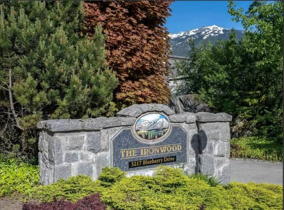 Mountain Escape: 2BR Family Friendly, Fireplace, Hot tub, 5 mins to Village! - Image 4