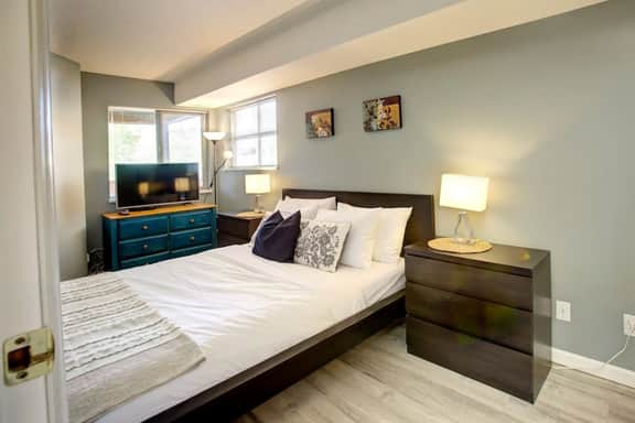 Cozy Whistler Vill Center: 1BRM, Fireplace, Walk to Everything! Sleeps 3 - Image 4