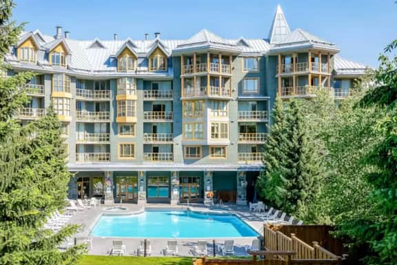 Whistler Village Studio-Pool, Hot Tub, Gym. Steps to Gondola!