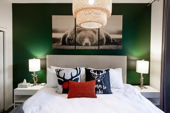 Comfy 1BR: Sleeps 4 with AC. Walk to Everything!